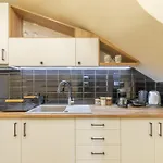 New Renovated Apt In City Center